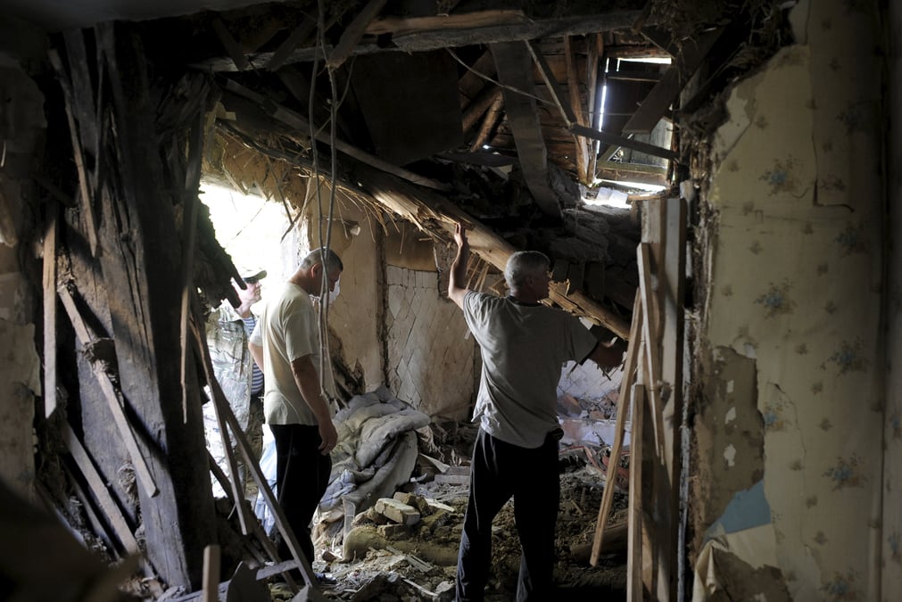 Quatre civils et un militaire tues dans l'est de l'ukraine