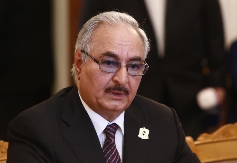 Haftar laisse entrevoir une candidature a la presidentielle libyenne