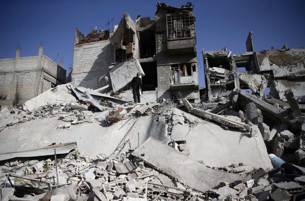Ghouta: l'armee syrienne encercle completement douma, dit le hezbollah