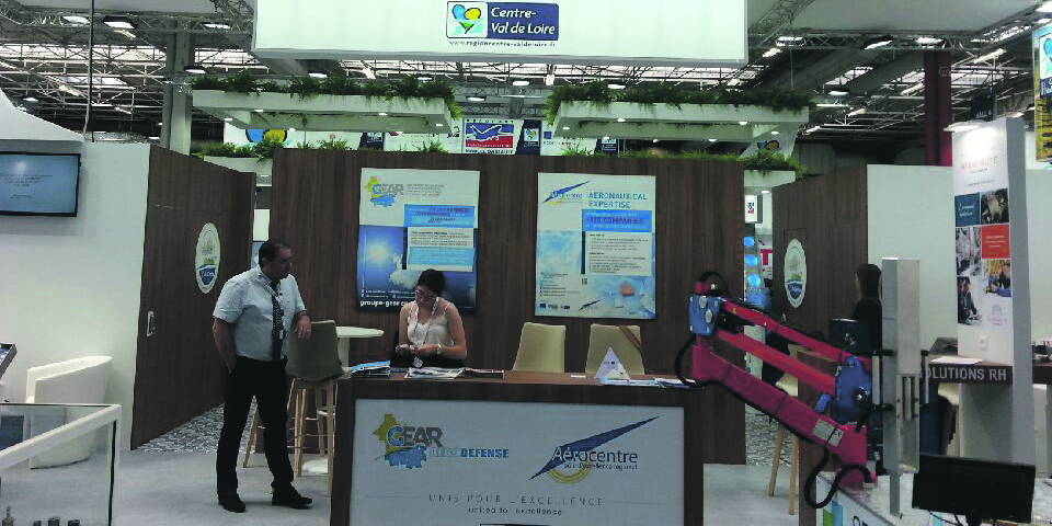 Le stand du Cluster Aérocentre au Salon du Bourget a aussi pour objectif de séduire les candidats ingénieurs.