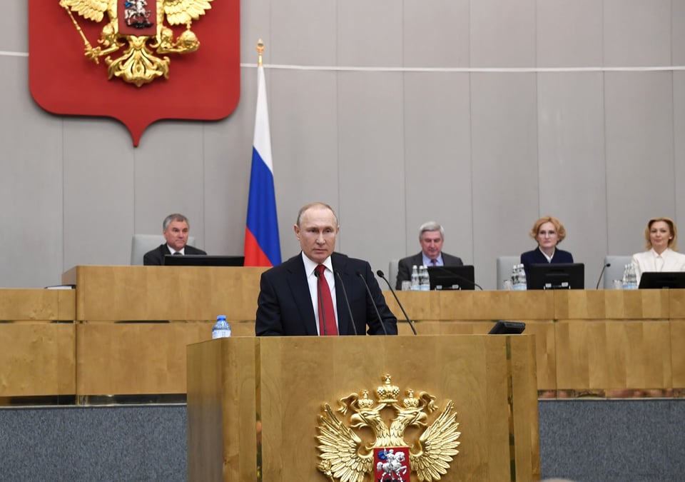Autre signe que les dépenses militaires russes ne sont pas prêtes de diminuer, Vladimir Poutine a signé mi-septembre un décret ordonnant une augmentation de près de 15% du nombre de soldats.