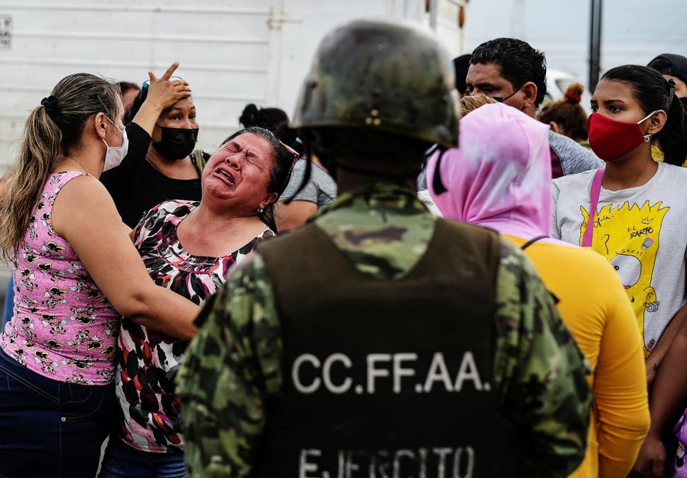 Equateur: au moins 62 morts apres des mutineries dans des prisons