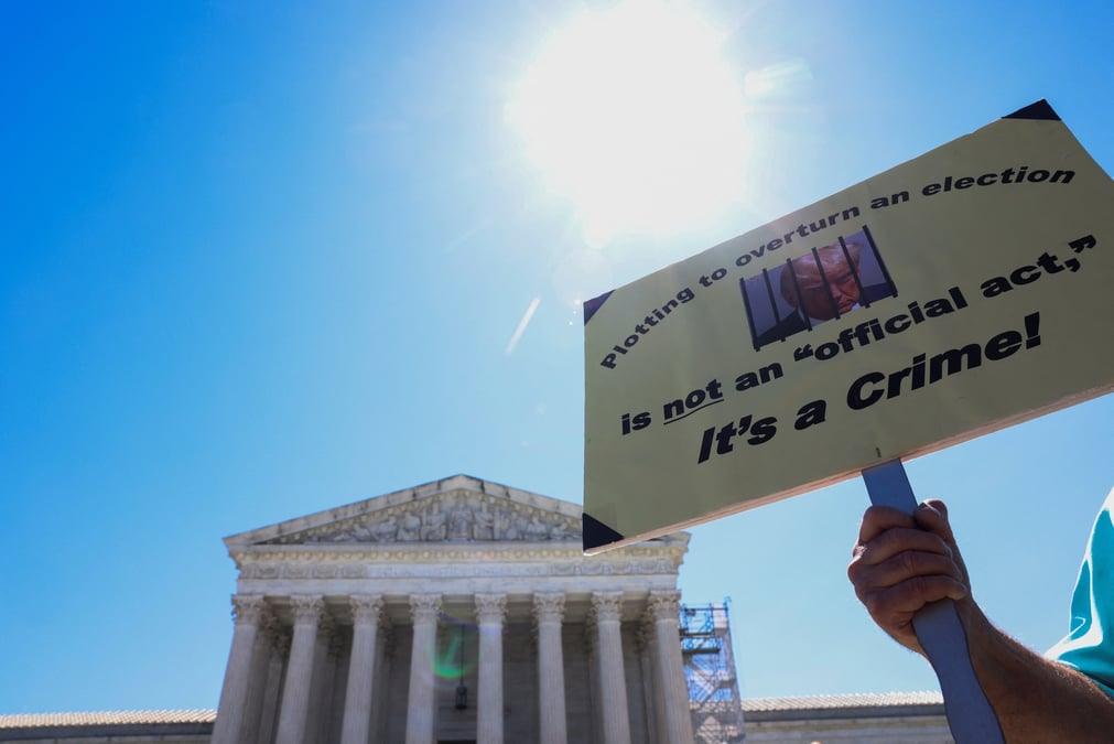 La cour supreme des etats-unis rend ses decisions dans les affaires en cours, a washington