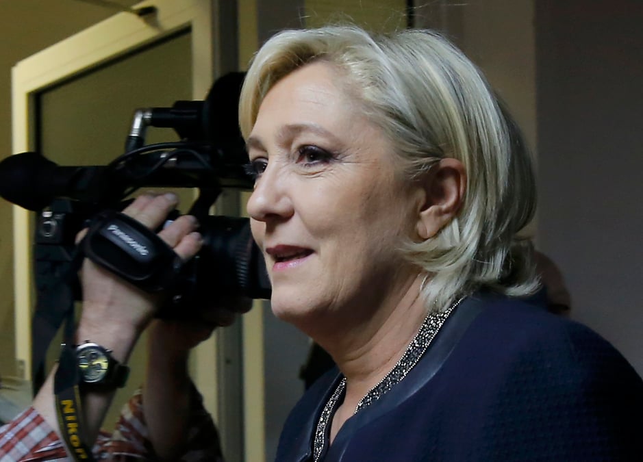 Le pen (25%) devance macron (24%) et fillon (19%), selon un sondage opinionway