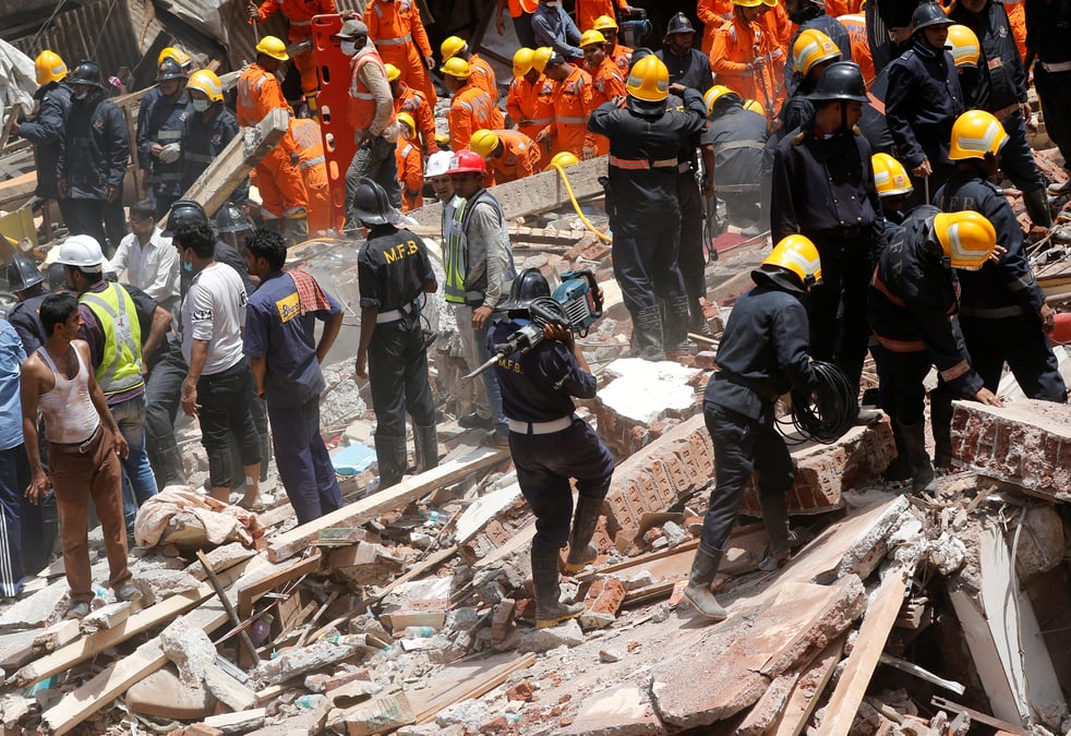 Inde: le bilan de l'effondrement d'un immeuble passe a 33 morts