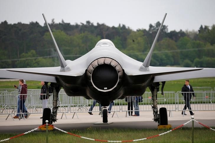 Lockheed releve ses objectifs annuels apres un solide deuxieme trimestre