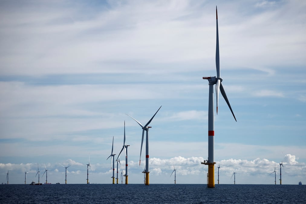 Le parc eolien offshore de saint-nazaire, dans l'ouest de la france