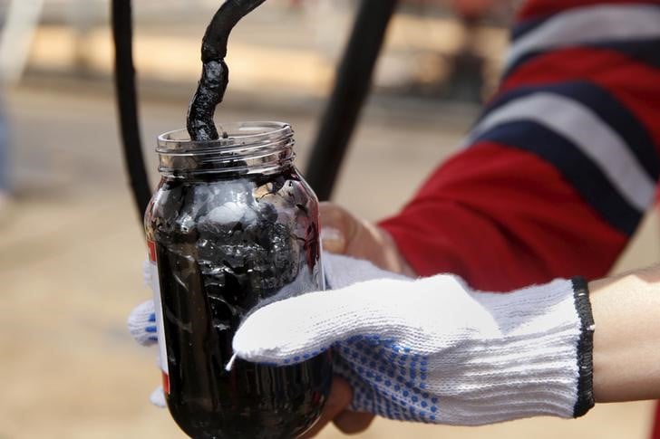 L'aie releve sa prevision de demande mondiale de petrole