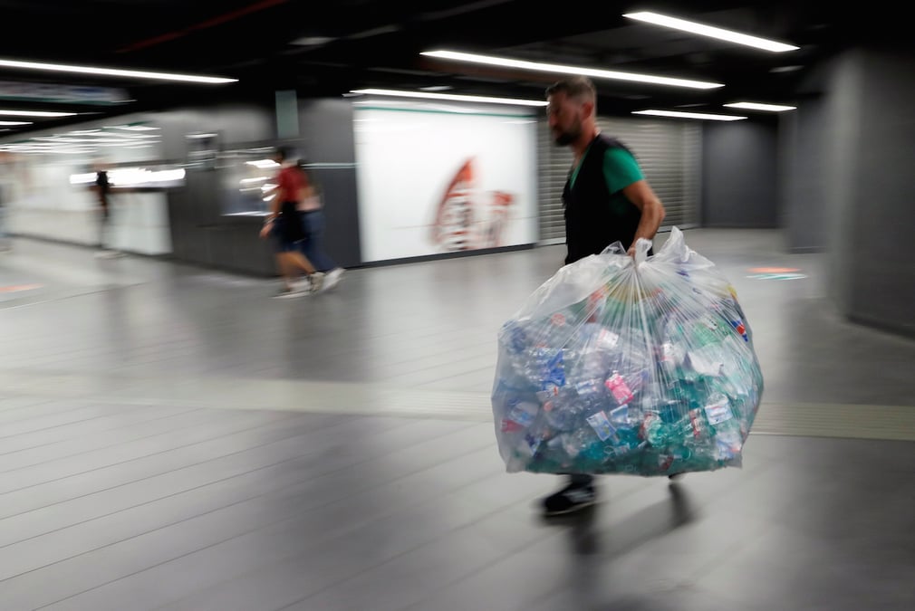 250 kilos de déchets plastique sont déversés chaque seconde dans les mers du monde, selon la revue
Science. Une pollution marine qui finit par affecter la chaîne alimentaire.