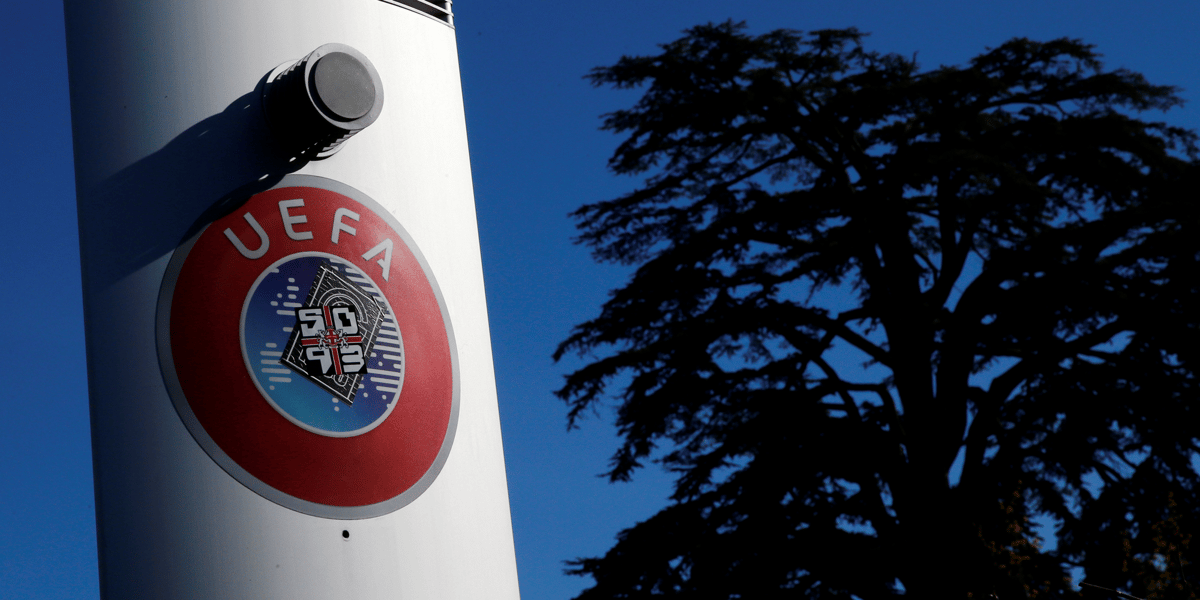 Le nouveau calendrier officiel du foot français, bousculé par la crise du coronavirus, prévoit un redémarrage de la L1 le vendredi 21 août avec un choc entre Marseille et Saint-Etienne, un jour avant la reprise de la L2 le samedi 22 août.