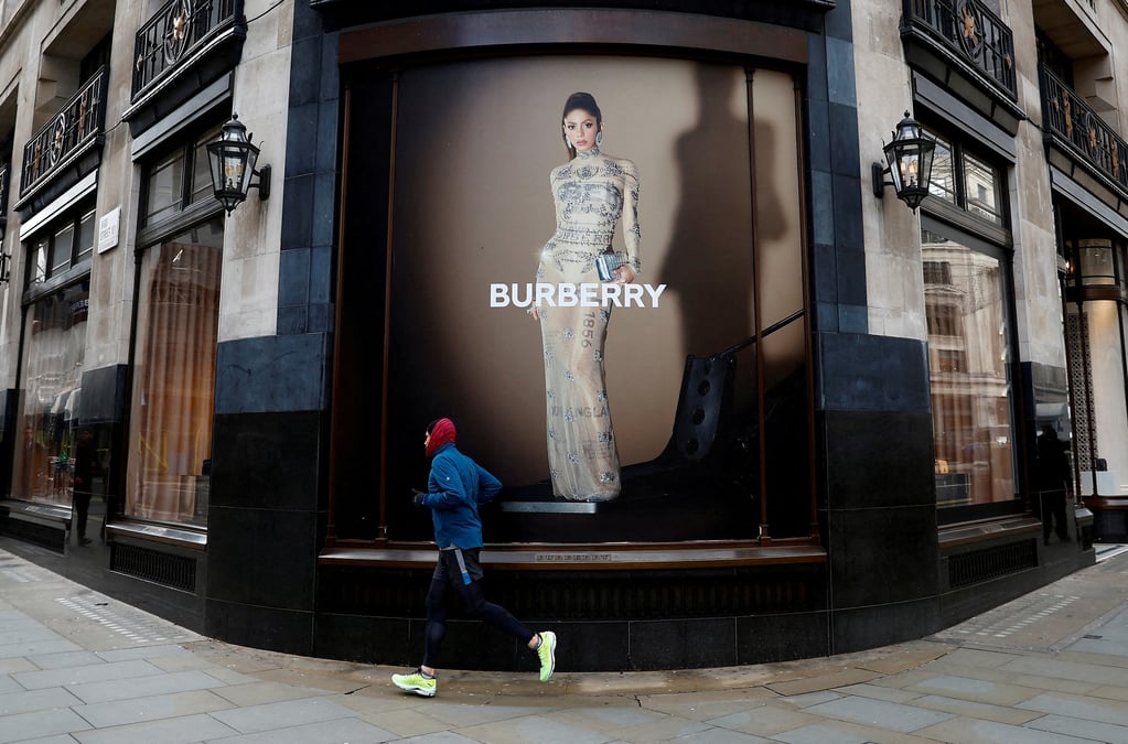 Une boutique burberry, a londres
