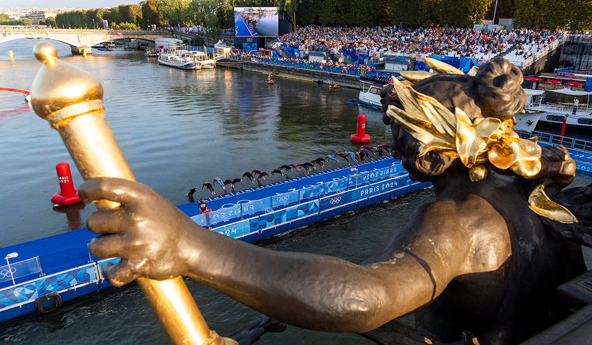 Départ du 10 km femmes en eau libre le 8 août depuis le pont Alexandre-III.