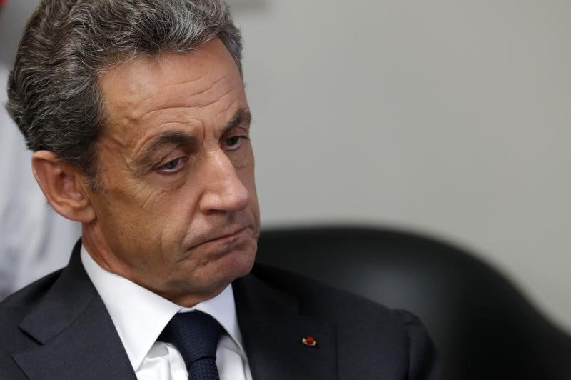 A bordeaux, sarkozy reprouve "l'identite heureuse" de juppe
