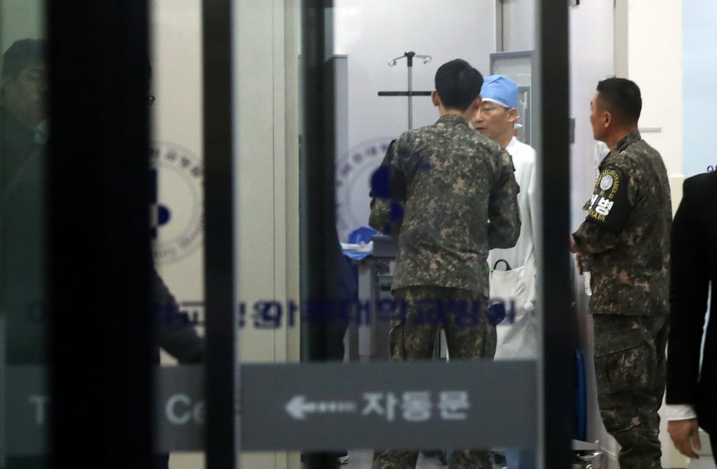 Un soldat nord-coreen fait defection au sud a panmunjom