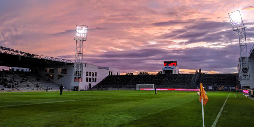 Le Stade des Costières est l'actuelle enceinte du Nîmes Olympique