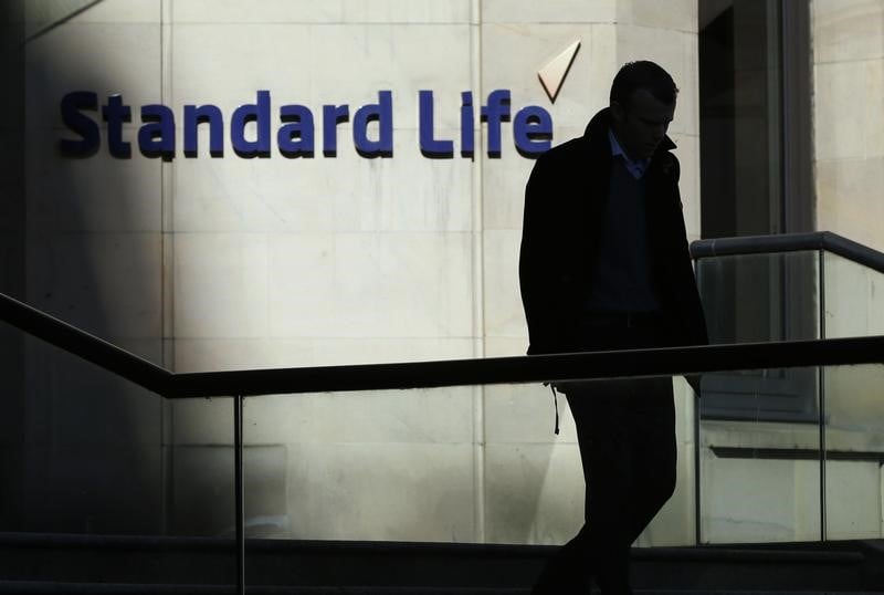 Standard life et aberdeen am discutent d'une fusion