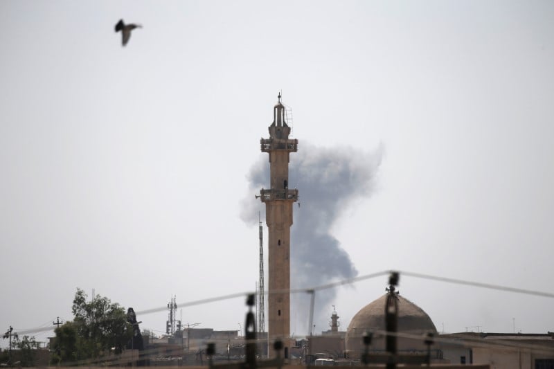 L'ei encercle par l'armee irakienne a mossoul
