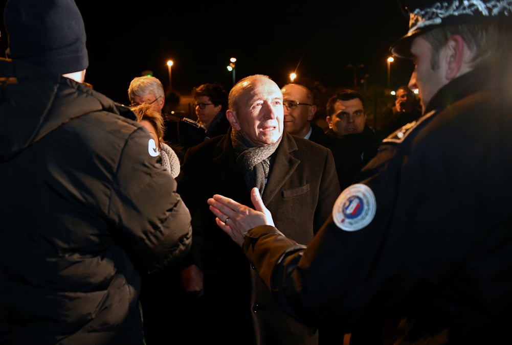 Collomb denonce un degre de violence inedit a calais