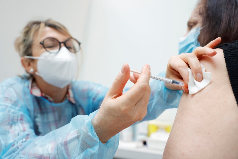 Coronavirus: pres de 3,67 millions de doses de vaccins administrees en france