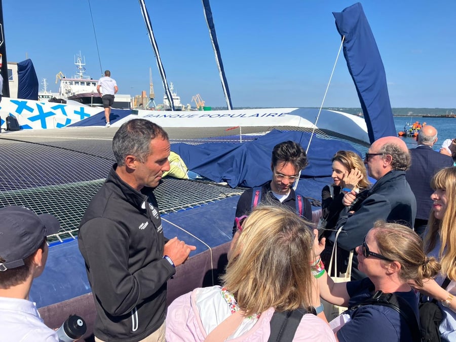 Armel Le Cléach, de la Team Banque Populaire, sera le gardien de la flamme avec le coskipper Sébastien Josse, pendant la traversée vers les Antilles.