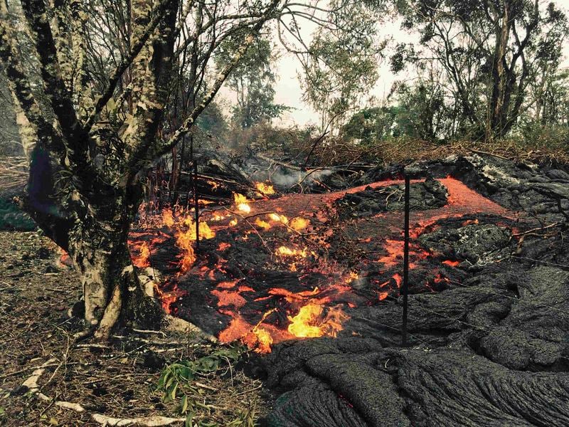La lave du volcan hawaïen Kilauea a englouti une première maison