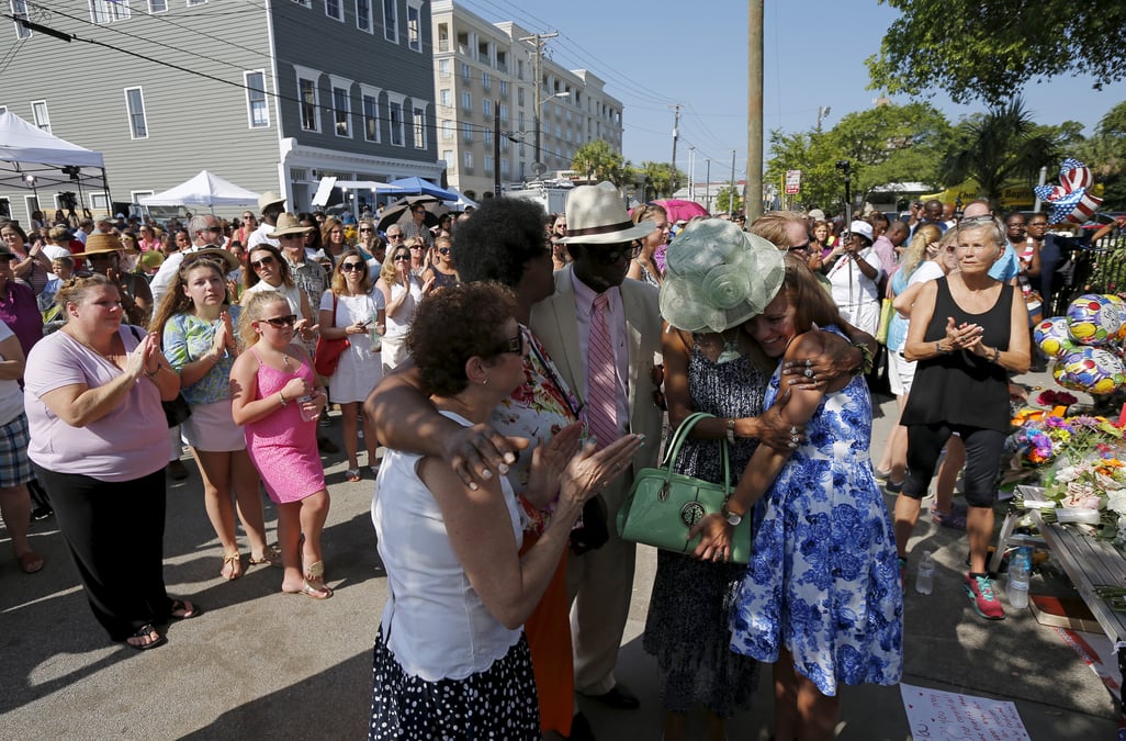 La foule se presse a l'eglise methodiste de charleston