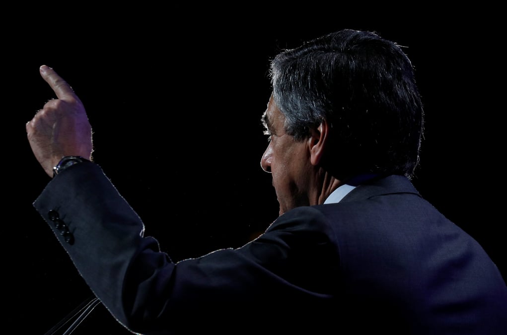 Fillon fustige ceux qui l'attaquent sur "des boutons de guetre"