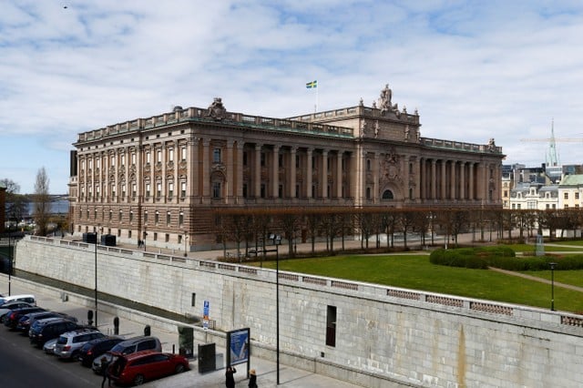 Les sondages predisent un parlement sans majorite en suede