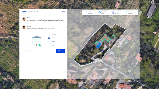 Après que le pavillon ait été identifié, les algorithmes de vision par ordinateur calculent la surface des toits, leur inclinaison, détectent, par exemple, la présence d'une piscine, sa taille  ou encore relèvent la présence d'arbres.