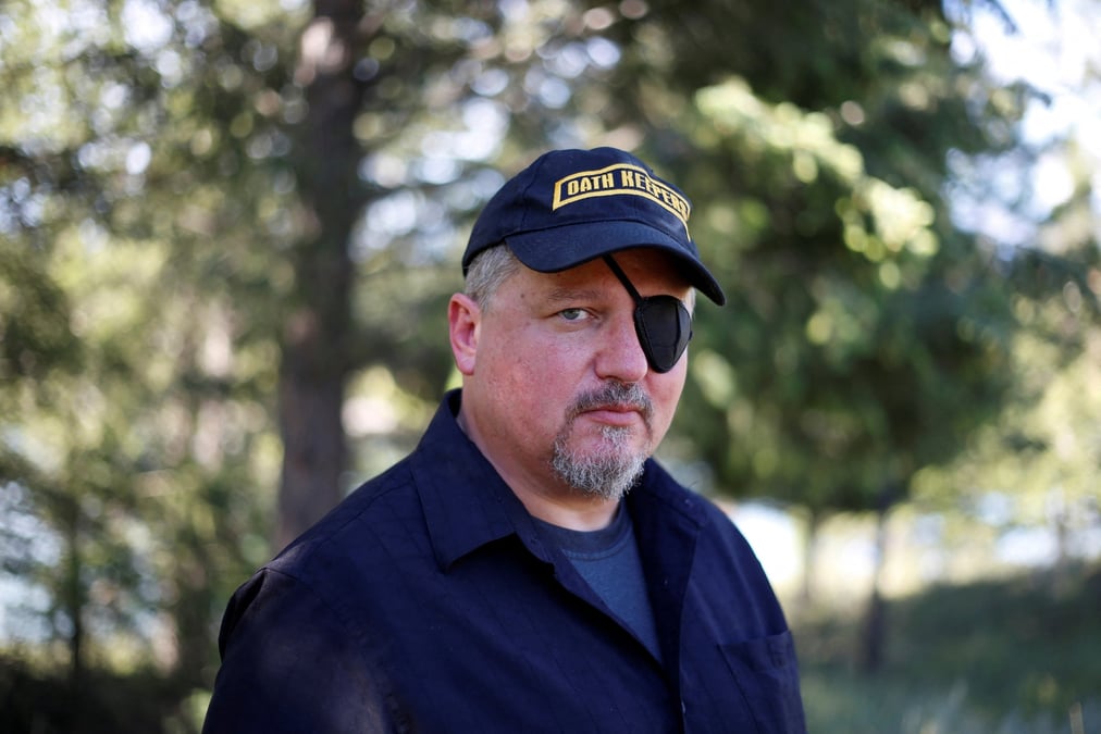 Photo d'archives : stewart rhodes, des oath keepers, pose lors d'une interview a eureka