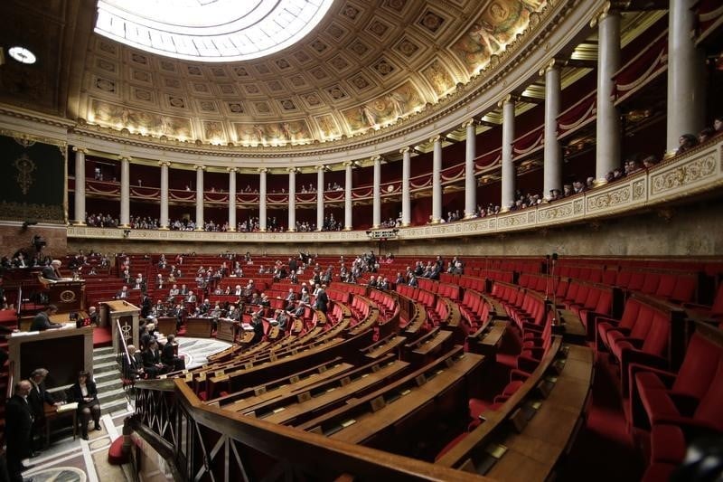 L'exécutif s'arc-boute sur une majorité restreinte