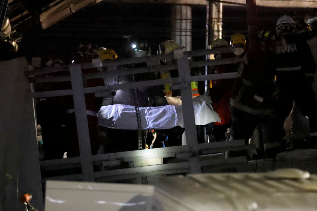 Mexique: l'effondrement d'un pont aerien de metro fait 20 morts