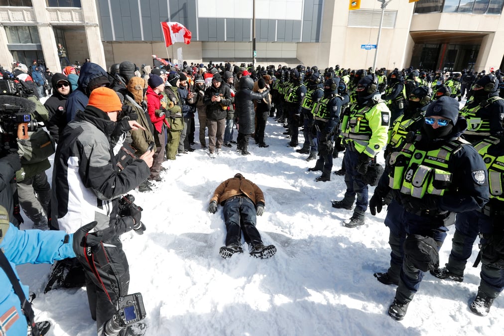 Canada: la police d'ottawa a l'oeuvre pour deloger les manifestants