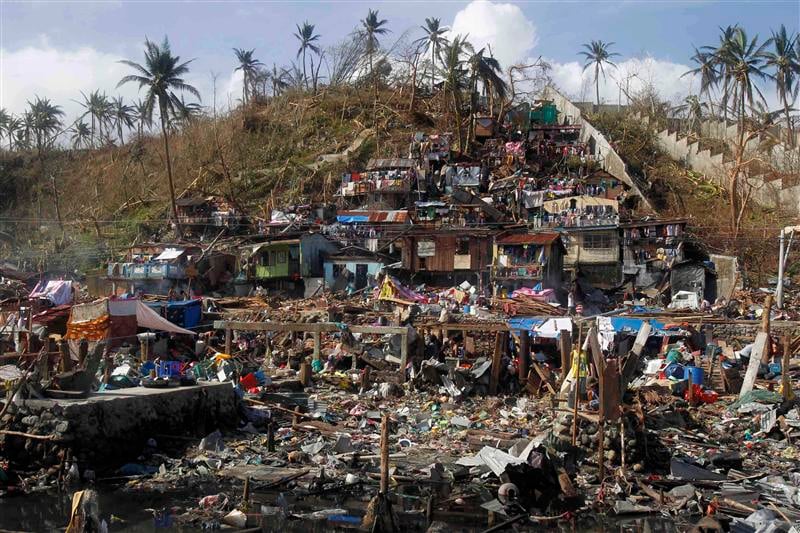 Opérations de secours difficiles aux Philippines