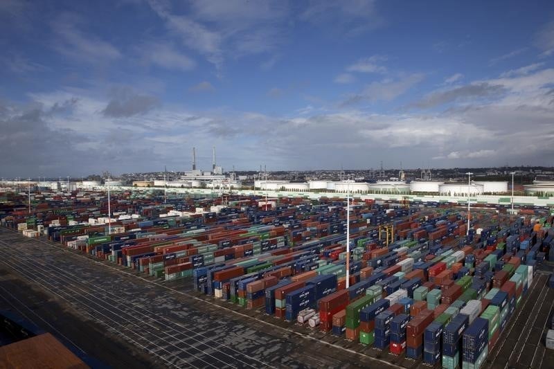 Le deficit commercial se reduit