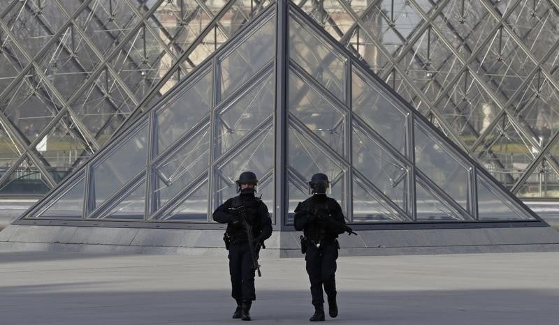 L'etat de sante de l'assaillant du louvre s'ameliore