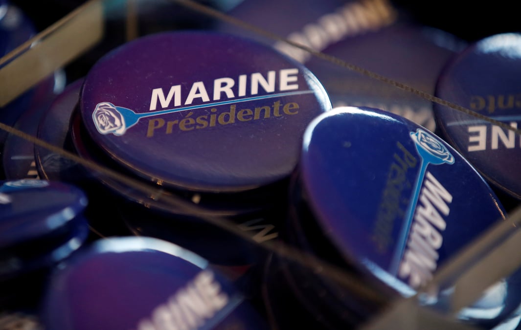 Le pen en tete des intentions de vote au 1er tour