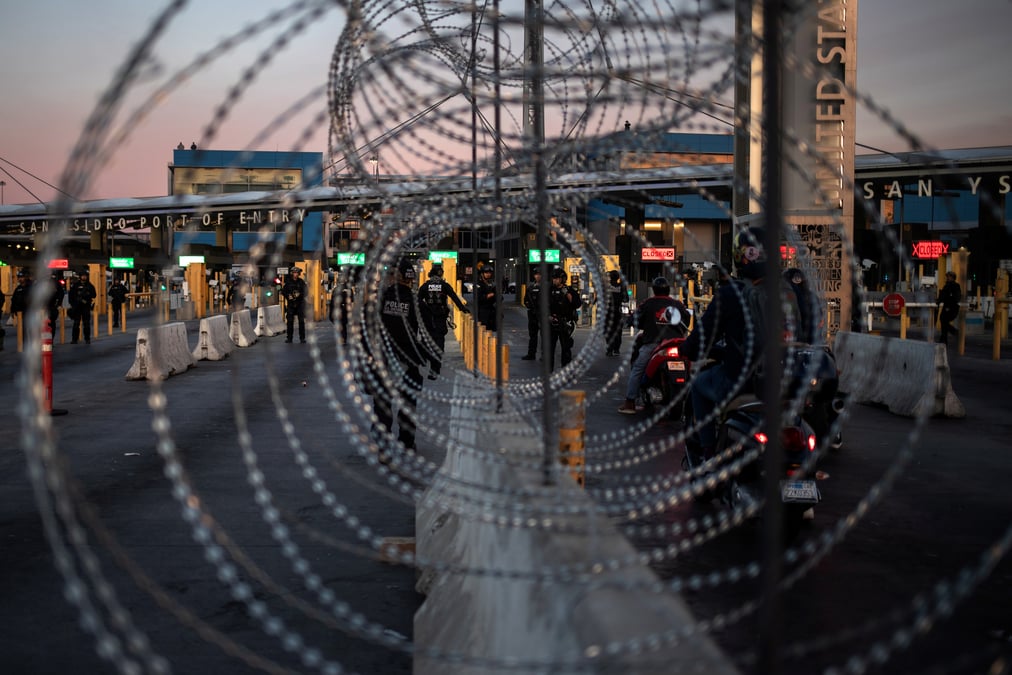 Les usa renforcent leur frontiere avec tijuana