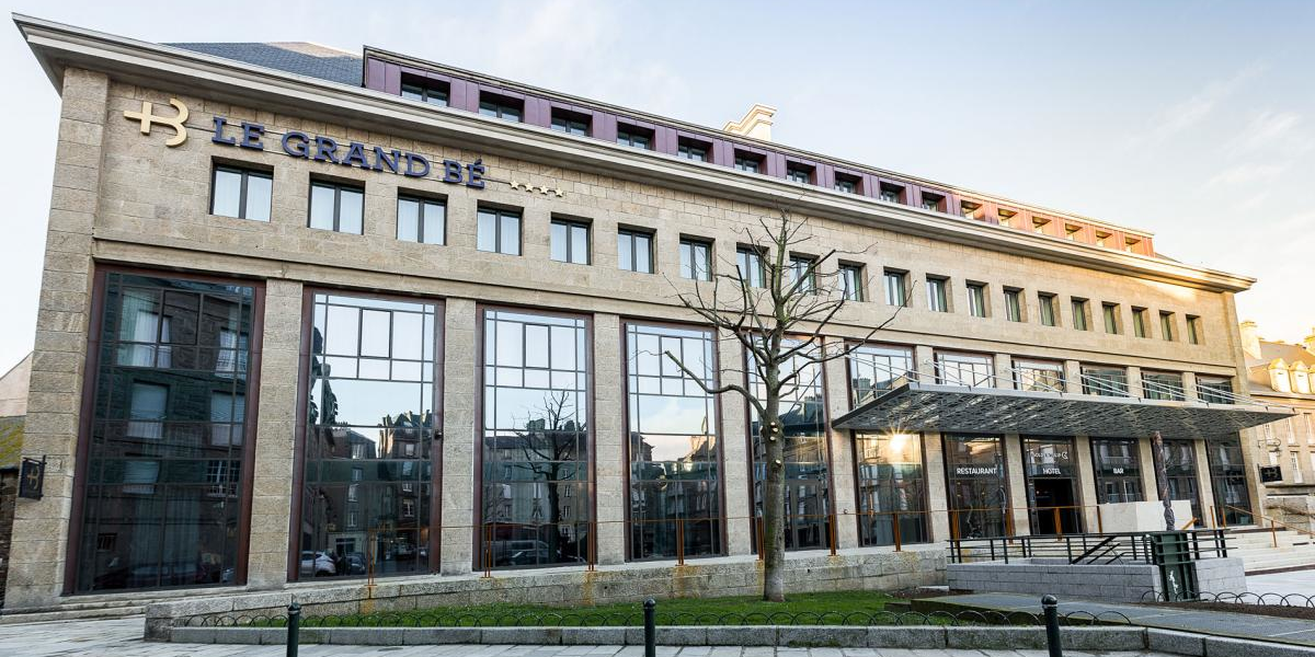 Le groupe Bardon, dont le siège sociale est à Rennes, a notamment réalisé la transformation de l'ancien bâtiment du Trésor public à Saint-Malo en hôtel de luxe.