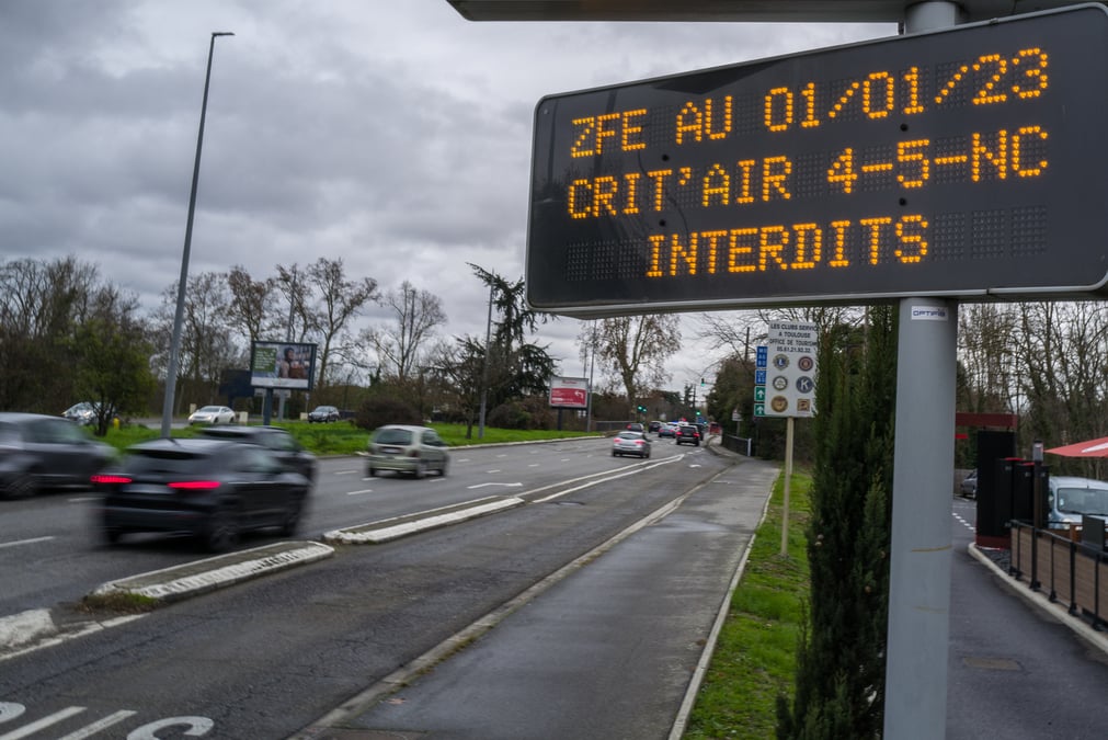 Les zones à faibles émissions sont des territoires où la circulation est limitée aux véhicules les plus polluants.