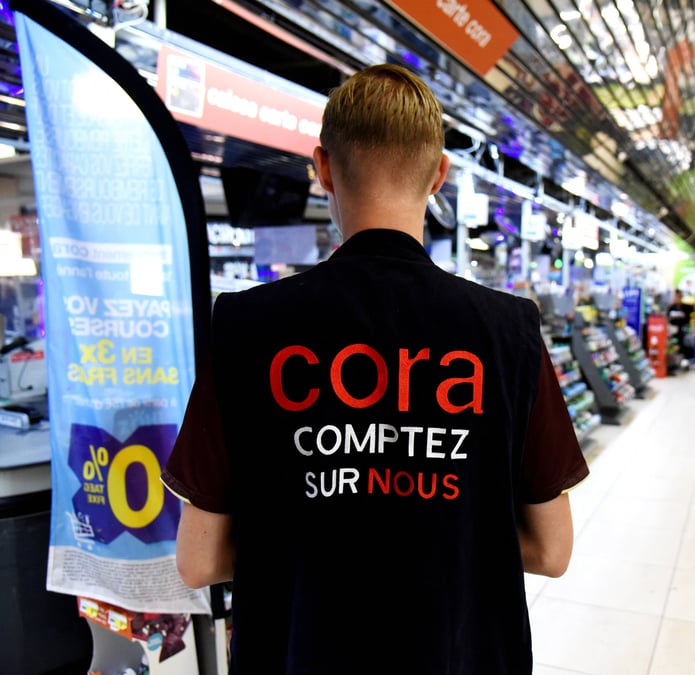 Les magasins Cora ont été rachetés par Carrefour et changent progressivement d'enseigne depuis le 1er octobre (Photo d'illustration).