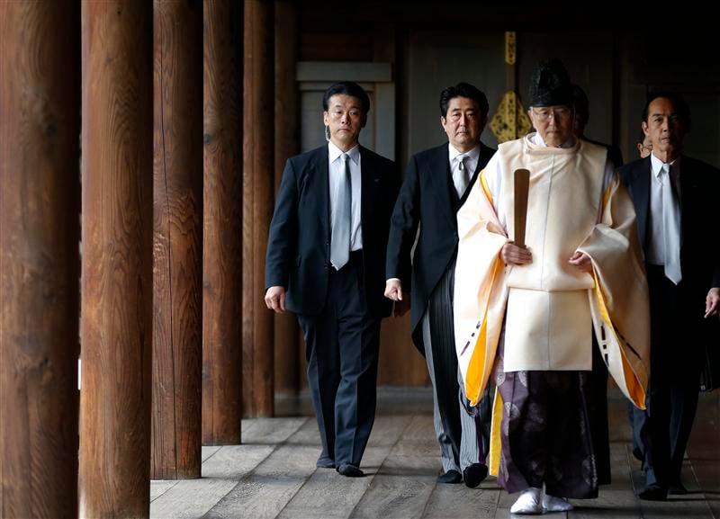 Visite de Shinzo Abe au sanctuaire controversé de Yasukuni