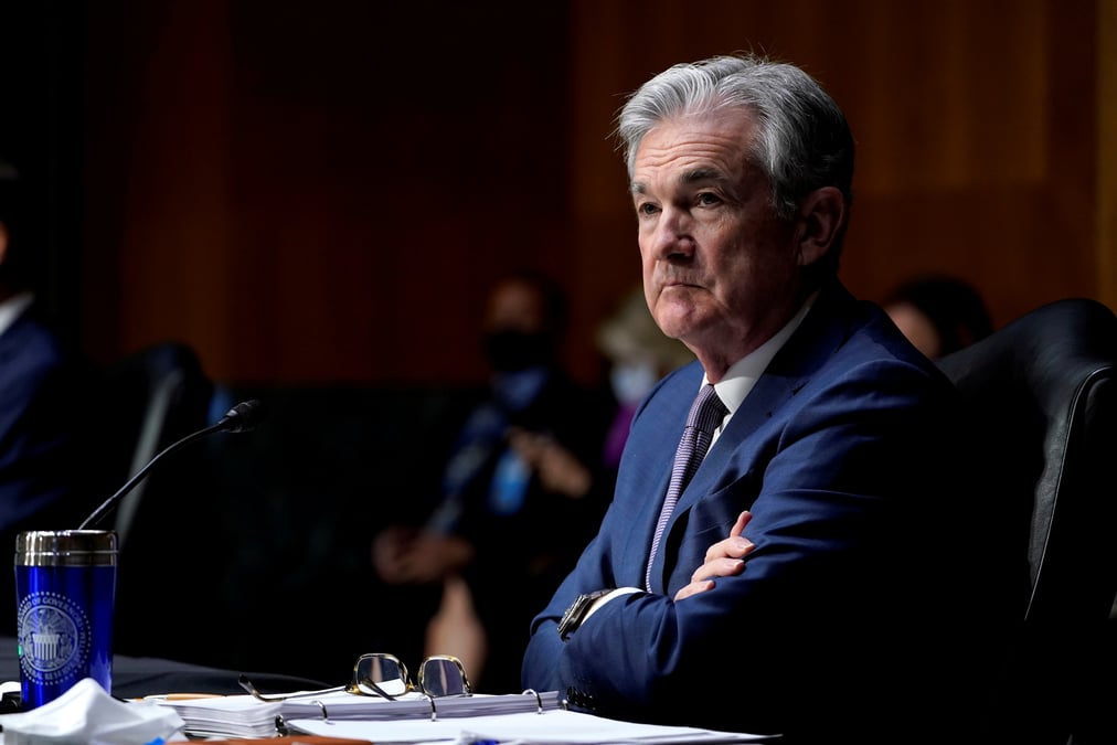 Powell juge que la politique accommodante de la fed reste appropriee