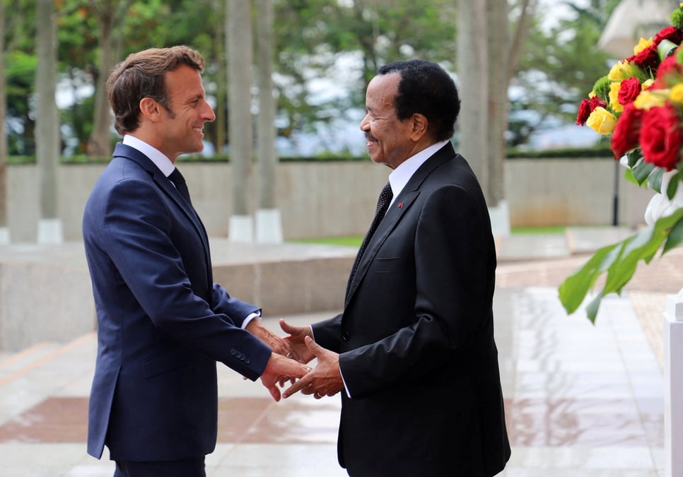 Au cameroun, macron appelle a repondre a "l'urgence alimentaire"