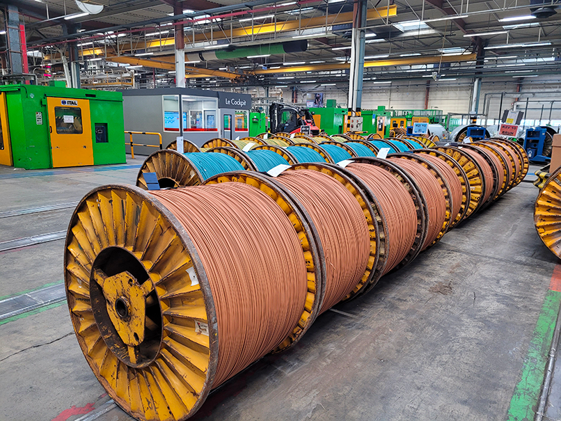 Bobines de fil de cuivre. Les Etats-Unis peuvent potentiellement couvrir leurs besoins pour la transition énergétique d'ici 2035.
