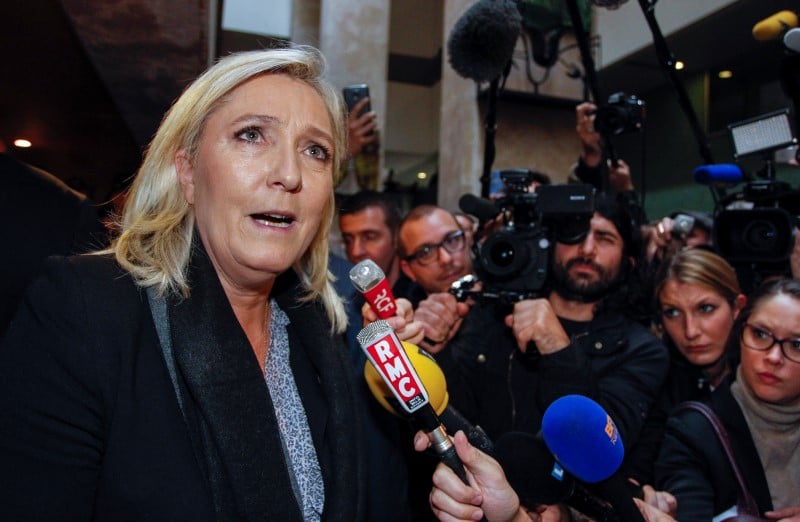 Polemique autour de la participation de marine le pen a "des paroles et des actes"