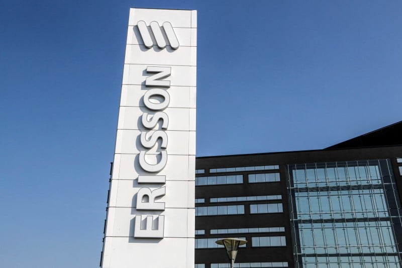 Ericsson prevoirait suppressions d'emplois et reductions de couts