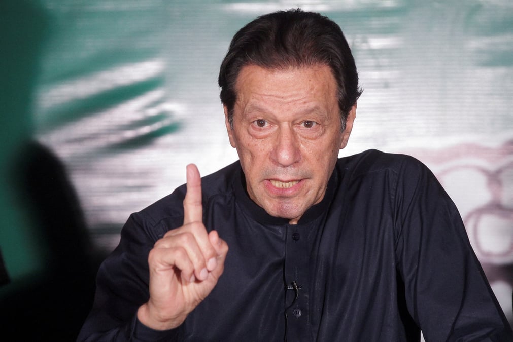 L'ancien premier ministre pakistanais imran khan s'adresse aux medias dans sa residence de lahore