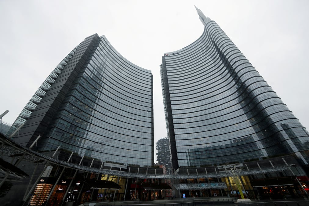 Unicredit conseillee par goldman sachs et jpmorgan sur sa strategie