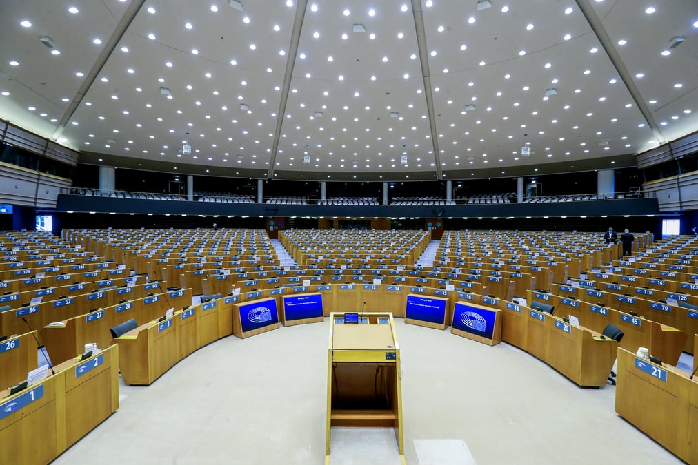 Coronavirus: le certificat europeen franchit une premiere etape au parlement